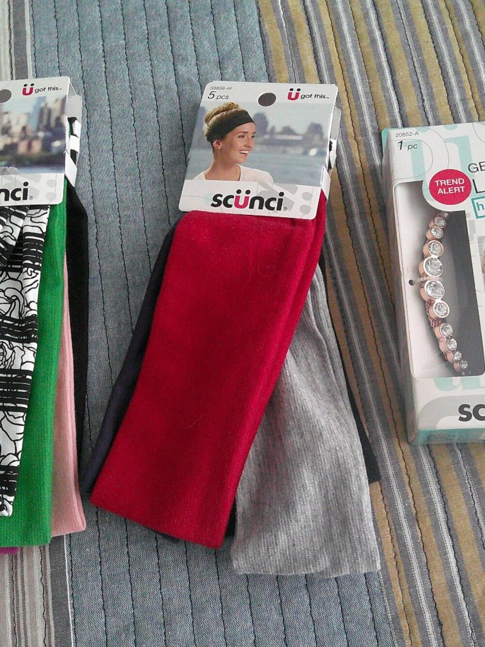 10 New headbands and Holloywood Half up clip From Scunci NEW
